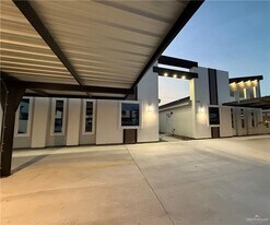 9 N Alexandrite Ave in Edinburg, TX - Building Photo