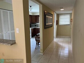 445 SE 21st Ave in Deerfield Beach, FL - Building Photo - Building Photo