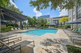 Everra Midtown Park in Dallas, TX - Foto de edificio - Building Photo