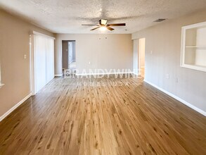 4230 Tom Skinner Way in Orlando, FL - Foto de edificio - Building Photo