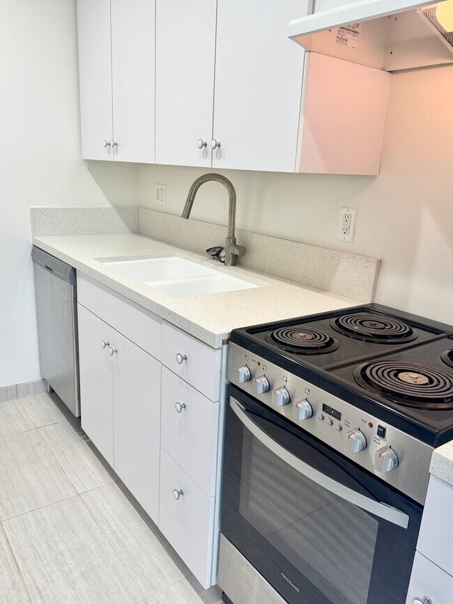 1323 14th St in Santa Monica, CA - Building Photo - Building Photo