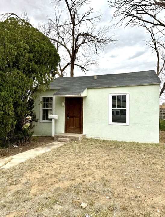 303 Ave B in Levelland, TX - Building Photo