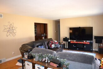 17 Dumont Cir in Madison, WI - Building Photo - Building Photo