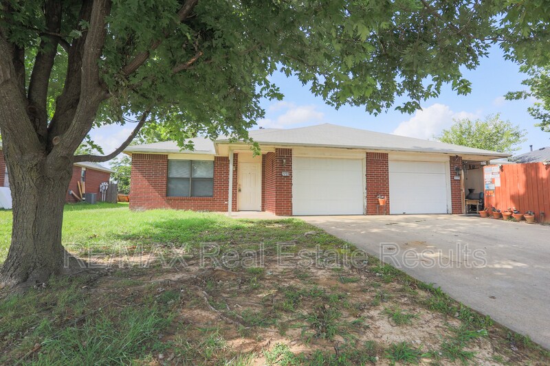 2223 W Roselawn St in Rogers, AR - Building Photo