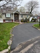 25 Terrace View Rd in South Farmingdale, NY - Building Photo