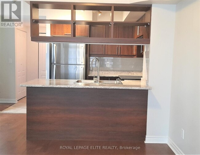 4090 Living Arts Dr in Mississauga, ON - Building Photo - Building Photo