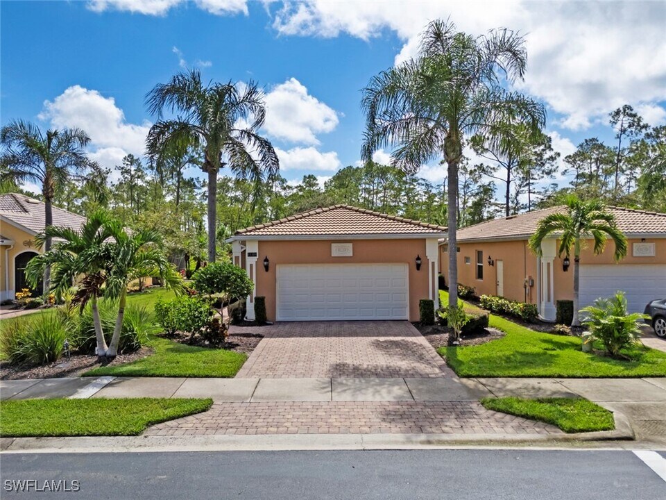 15389 Cortona Way in Naples, FL - Building Photo