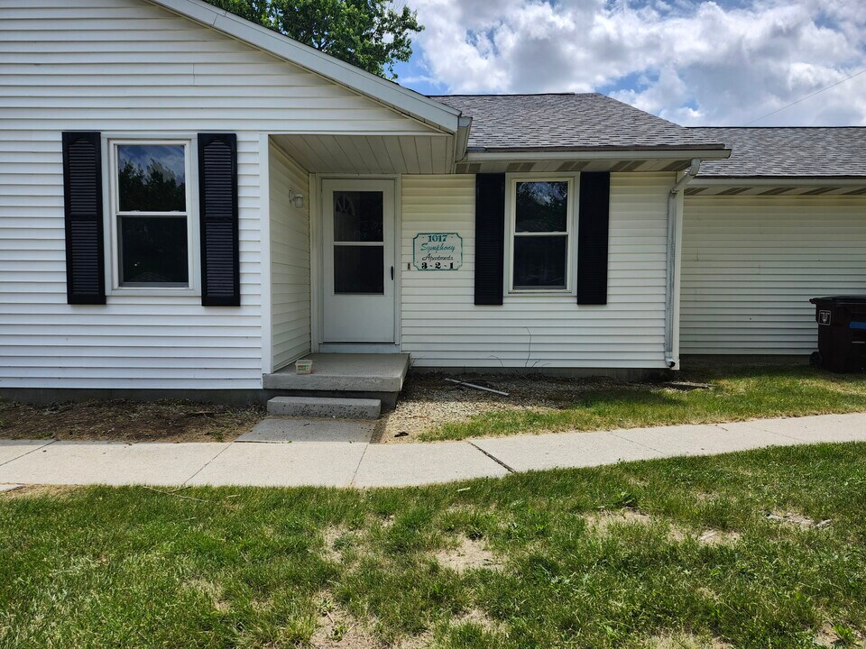 1017 Symphony St, Unit A in Lima, OH - Building Photo