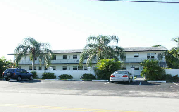 Dot Apartments in Pompano Beach, FL - Building Photo - Building Photo