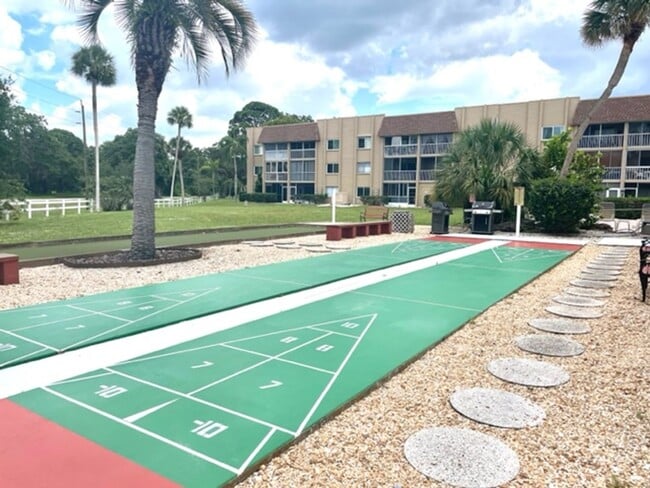 1520 Glen Oaks Dr E in Sarasota, FL - Building Photo - Building Photo