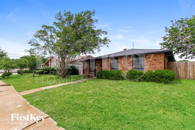 3537 Rockcrest Dr in Garland, TX - Building Photo - Building Photo