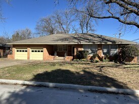 1201 Cruce St in Norman, OK - Building Photo