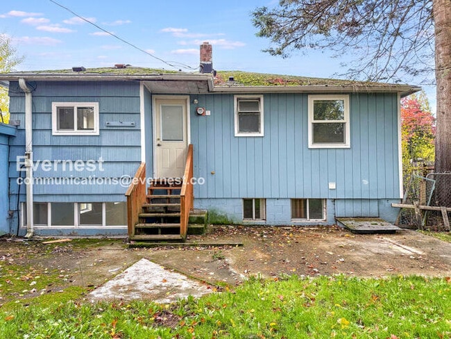 15210 8th Ave NE in Shoreline, WA - Building Photo - Building Photo