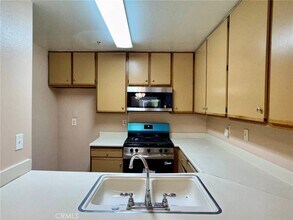 450 E 4th St, Unit 334 in Santa Ana, CA - Building Photo - Building Photo