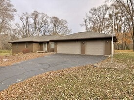 9807 Double Ditch Cir in Roscoe, IL - Building Photo
