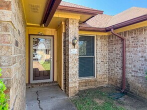 701 Daniels Dr in Crowley, TX - Building Photo - Building Photo