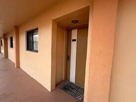 8600 SW 133rd Avenue Rd, Unit apartment in Miami, FL - Building Photo