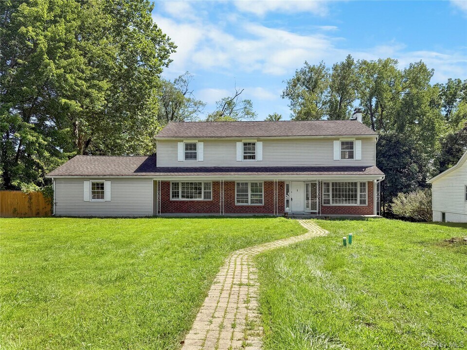 1 Miron Dr in Poughkeepsie, NY - Building Photo