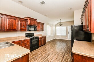 5829 Parkview Hills Ln in Fort Worth, TX - Foto de edificio - Building Photo