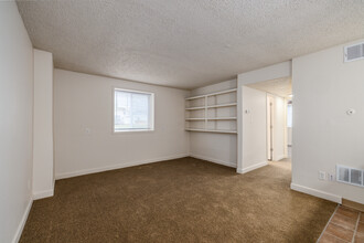 Cherry Plaza in Springfield, MO - Building Photo - Building Photo