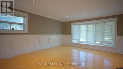 7 Waterbury Dr in Toronto, ON - Building Photo - Building Photo