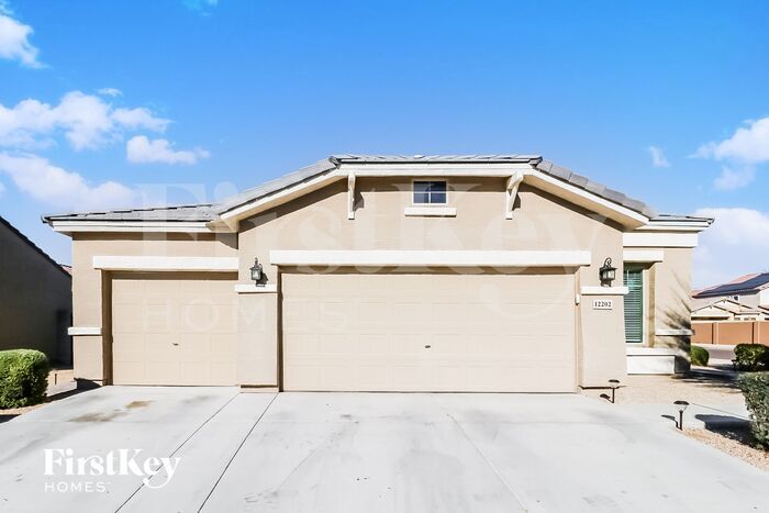 12202 W Rio Vista Ln in Avondale, AZ - Foto de edificio