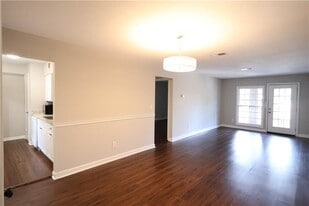 3091 Colonial Way in Chamblee, GA - Building Photo