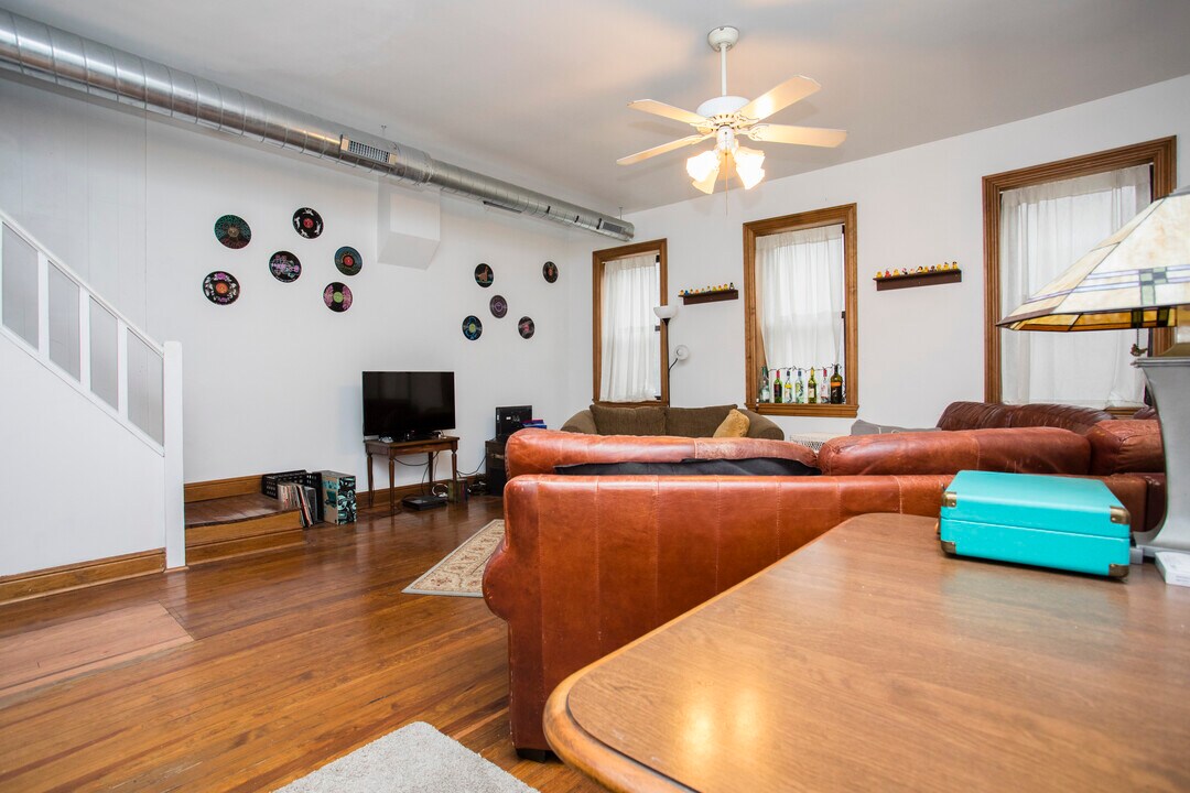 421 E Carson St in Pittsburgh, PA - Building Photo