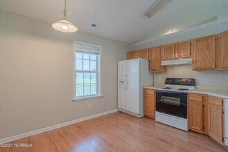 210 Brookstone Way in Jacksonville, NC - Building Photo - Building Photo