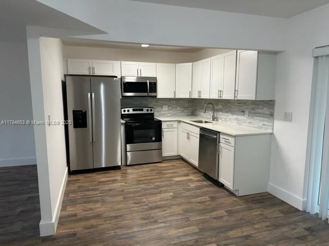 5954 NW 25th Ct in Sunrise, FL - Building Photo