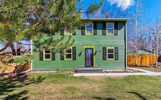 334 W Willox Ln in Fort Collins, CO - Building Photo