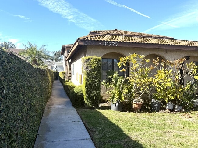 10777 Walnut St, Unit 10777 Walnut Street in Los Alamitos, CA - Building Photo - Building Photo