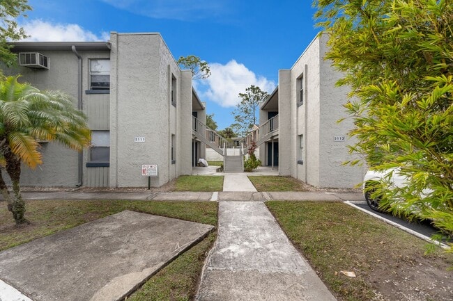 5111 Curry Ford Rd in Orlando, FL - Building Photo - Building Photo