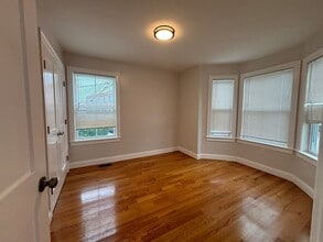 160 Bow St, Unit 1 in Everett, MA - Building Photo - Building Photo