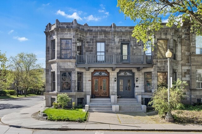 property at 4299 Blvd. De Maisonneuve Ouest