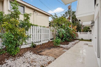 536 SE 20th Ave in Deerfield Beach, FL - Building Photo - Building Photo