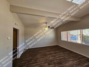 8340 E Vicksburg St in Tucson, AZ - Building Photo - Building Photo