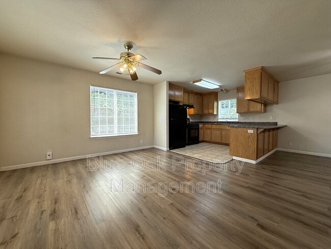 592 E 5th Ave in Chico, CA - Building Photo - Building Photo