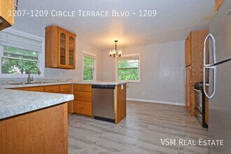 1207 Circle Terrace Blvd NE-Unit -1209 in Columbia Heights, MN - Building Photo - Building Photo