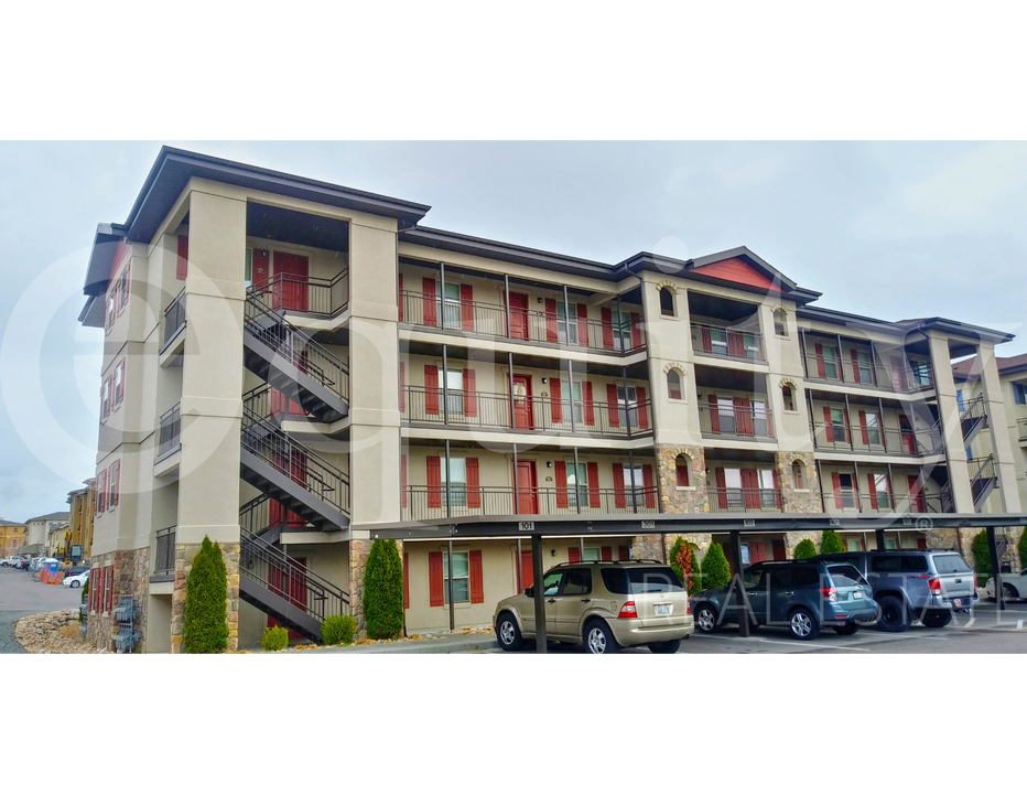 1055 W 1033 N St in Orem, UT - Foto de edificio