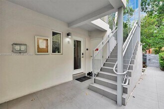 740 Meridian Ave, Unit 25 in Miami Beach, FL - Building Photo - Building Photo