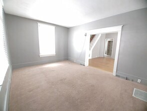 918 N Oak St in Bloomington, IL - Building Photo - Building Photo