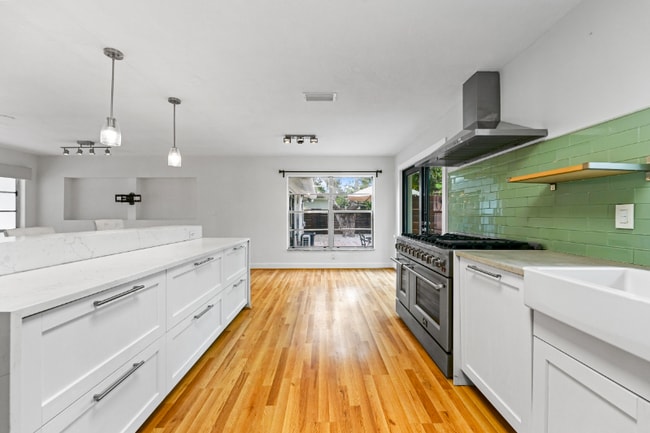 3355 SW 22nd St in Fort Lauderdale, FL - Foto de edificio - Building Photo