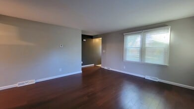 141 Bennett Rd in Cheektowaga, NY - Foto de edificio - Building Photo