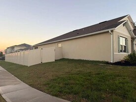 1747 Buckeye Rd in Davenport, FL - Building Photo