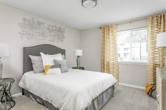 Crestmont Apartments in Marietta, GA - Foto de edificio - Building Photo