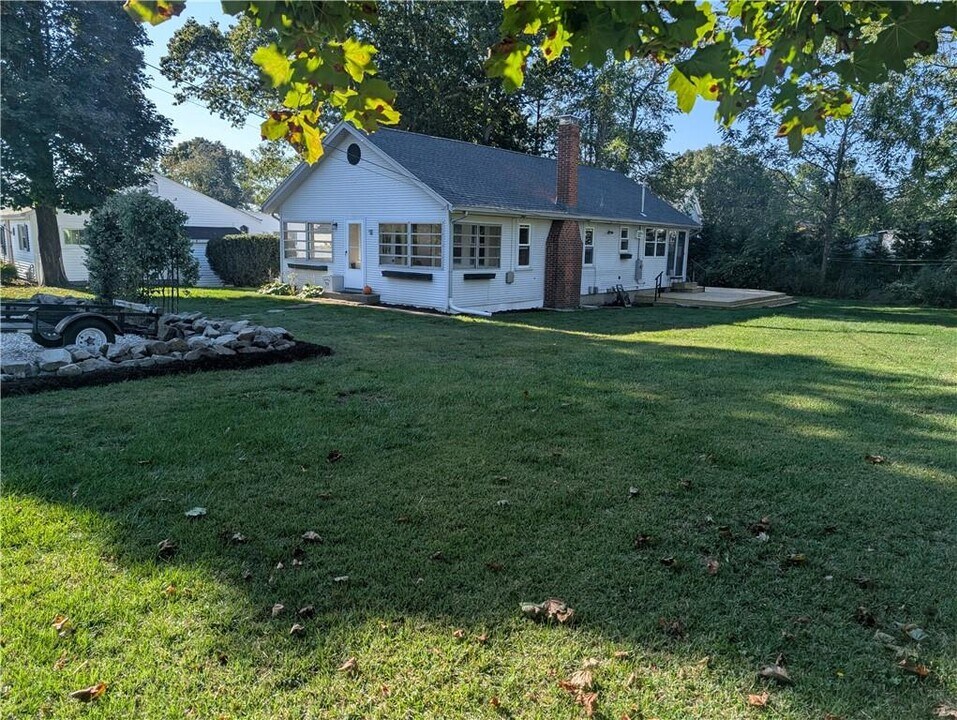 35 4th St in North Kingstown, RI - Building Photo