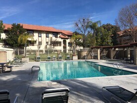 28007 Tiffany Ln, Unit 318 in Santa Clarita, CA - Building Photo