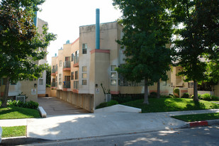 1432A Barrington Way Apartments