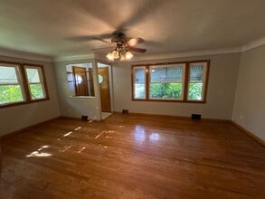 9804 Alexander Rd in Garfield Heights, OH - Building Photo - Building Photo